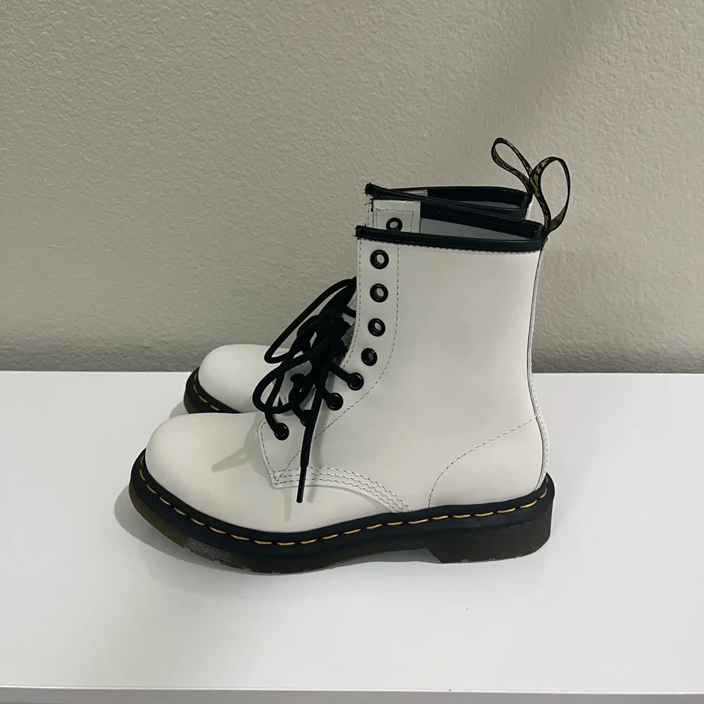 Doc Martens 1460 SMOOTH LEATHER LACE UP BOOTS, white size 6 - Picture 7 of 15